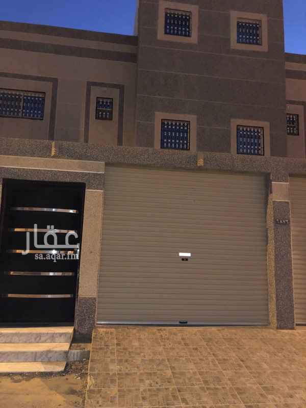 1738713 ثلاث غرف وصاله ومطبخ ودورتان مياه
ومدخل سياره