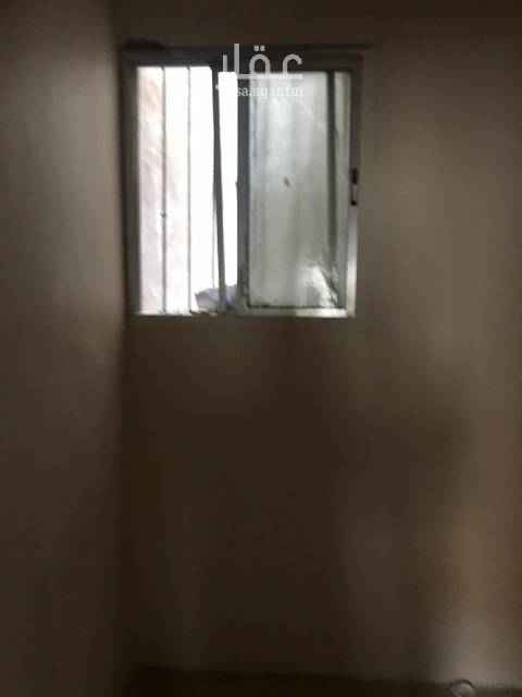 1648026 شقه عوائل للايجار حي عكاظ مكونه من ثلاث غرف نوم وصاله ومطبخ ودوره مياه دور الارضي الايجار ٦٥٠٠ الف سنوي أو سته شهور