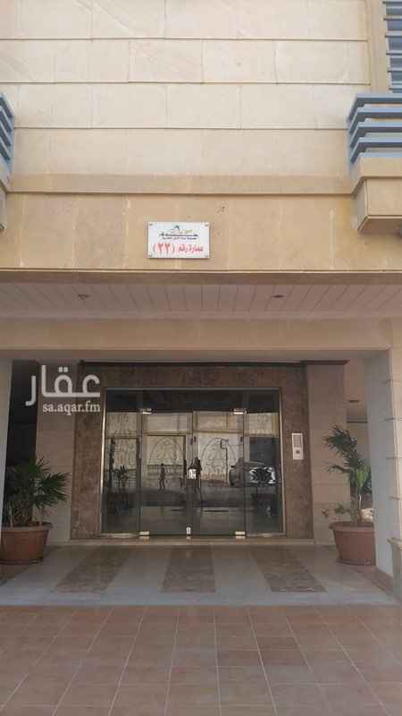 1349383 شقة عائلة صغيرة بمدخلين وبموقف مستقل وخزان مستقل وعداد مستقل مكونة من اربع غرف وثلاث دورات مياه وصالة ومطبخ الاتصال بعد المعاينة وبشرط تكون العاىلة صغيرة المساحة الكلية للشقة 150 متر مربع تقريباً الغرف من عشرين متر الى 25 متر مربع لا يوجد دواليب للمطبخ كذلك لا يوجد تكيف مركب والسلام عليكم