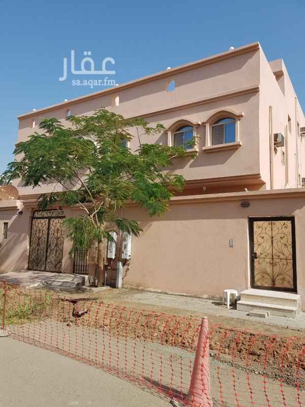 1480874 دور ارضي شبه فيلا مع حوش كبير بمدخل مستقل ٦ غرف كبيرة و٣ حمامات مع مطبخ كبير وصالات ومع غرفة خارجية بحمام مستقل في ابحر الشمالية شارع القارات بجوار بندة
للتواصل : 0503312778