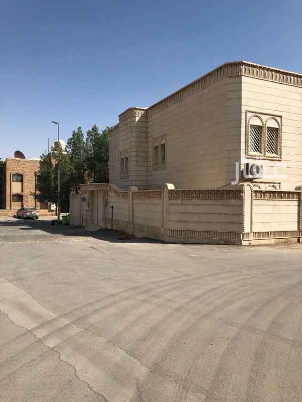 1701371 فيلا صغيرة مكونة من دور ارضي وعلوي مؤجرة مساحة ٣٠٠م
وفيلا صغيرة أخرى مع حديقة وكراج سيارتان وغرفة سائق وقبو
مؤجرة مساحة ٧٠٠م
عدد الغرف وعدد دورات المياة أكثر من الموضح أعلاه
موقع استراتيجي ومميز
السعر قابل للتفاوض