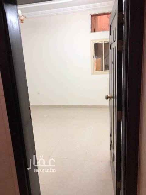 1760208 شقتين للإيجار
شقه لها مدخلين دور اول ثلاث غرف وصاله زايد ثلاث دورات مياه ووحده من الشقق راكب فيها مطبخ
الشقه الثانيه نفس المواصفات بس من غير مطبخ
