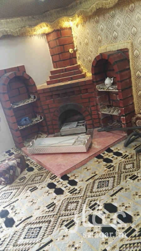 1570284 فله على طريق منتزه السحاب السوده دور استقبال مجلس وصاله ومطبخ وحمامان ودور غرف ثلاث غرف نوم بحماماتها ومشب وحوش وشوايه وموقع مطل وهادئ ومؤثثه بالكامل