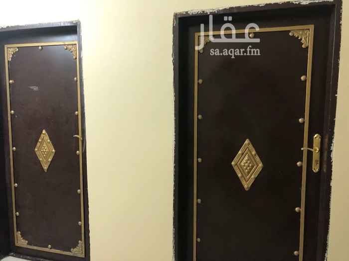 1320421 4 غرف صالة ومطبخ ودورتين مياه ممتازة عداد مستقل شبة جديدة