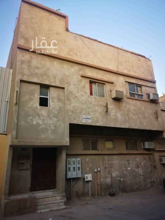 1657633 المساحة الإجمالية ٩٣ م
عمارة تتكون من ثلاثة أدوار كل دور شقة تتكون ٣ غرف
٢ حمام
صالة
مطبخ
كل دور عداد مستقل
مؤجرة الان بمبلغ ٢٤٠٠٠ريال سنوي