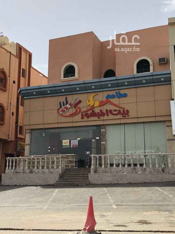 1059323 الواجهة التجاريه محل كبير مساحتة 320 متر مربع مقابل لسوبرماركت الراية
شقة سكنية الدور الاول و شقة سكنية الدور الثاني كل شقة تحتوي على 4 غرف و 3دوراة مياه وصالة كبيره و مطبخ
المنور قابل انه يكون مصعد
مرفق معها مستودع و غرف لسكن عماله