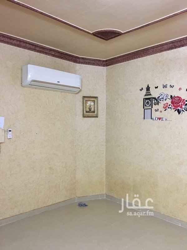 1742344 شقة غرفتين و صالة و دورتين مياه و سطح مستقل نظيفة
