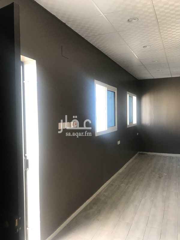 1576797 استراحة أفراد نظيفة جداً وقريبة من الخدمات إمتداد شارع السلام حي الربوة ( المحيسن ) بمدخل مستقل. عبارة عن غرفة ومطبخ وحمام بالاضافة لحوش بمساحة ٥٠ متر مربع .
ملاحظة : الماء والكهرباء على المالك .
