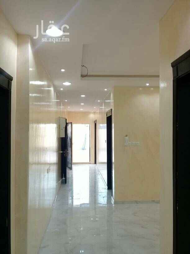 1635154 للإيجار شقه تتكون من مجلس و٢ غرف نوم ومقلط وصاله ومطبخ و٢ حمام تشطيب سوبر لوكس ومعها سطح كبير