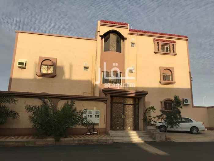 1406522 على شارعين ومدخلين للحوش تحت دور ارضي كامل 8 غرف و 5 حمامات ومدخلين وحوش كبير ومطبخ على الحوش وفوق شقتين والدور الثالث شقة واحدة والسطوح كلها عبارة عن 4 غرف واسعة ومطبخ بغرفة غسيل وحمامين