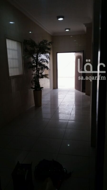 1429945 شقق عزاب لليجار في حي السعاده شارع بيعة العقبه غرفه وصاله ومطبخ وحمام
شامل الماء والكهرب علا 1350ريال شهري