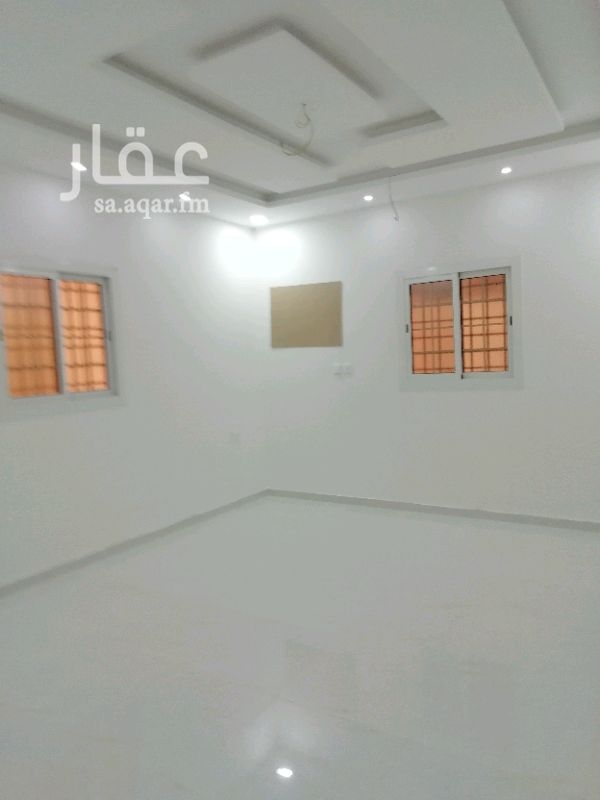1124500 فيلا دورين من 9 غرف 2 مطبخ 2 صالة +8حمام+2ملحقغرفة وحمام+ ثلاث شقق4رف وصالة ومطبخ 3حمام مدخلين الشقق معزوله لحالها بسطح مستقل ويوجد اسنصير