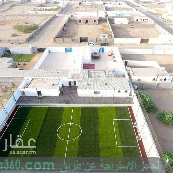 1700327 استراحه كبيرة لجميع المناسبات بها مسبح كبير مغلق وملعب كره قدم ٢٠ × ٣٠ م وملعب طائره بالاضافه للمجالس الكبيرة الواسعه . مكونه من قسمين . مساحه قسم الرجال حوالي ١٠٠٠م . و مساحه قسم النساء حوالي ٨٠٠ م .