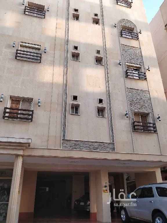 1697362 ٥ غرف
٣ حمامات
صالة
مطبخ
غرفة خادمة او مستودع
موقف خاص
خزان خاص