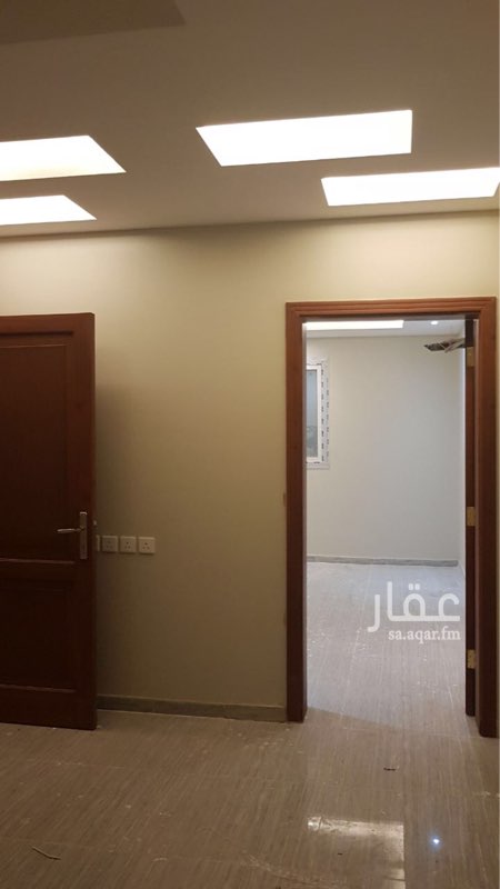 1546510 شقة مكونة من اربع غرفة صالة مطبخ وحمامين عمارة جديدة بحي الصفا 8 (عيادة) مداخل ومخارج الحي مريحة من كل الجهات بقرب مسجد ومدارس بنين وبنات ورضة اطفال الحى هادئ جدا ، وبها المواقف بمظلات يوجد كاميرات مراقبة وكذالك باب أمان والدخول ببطاقة ممغنطة للفتح