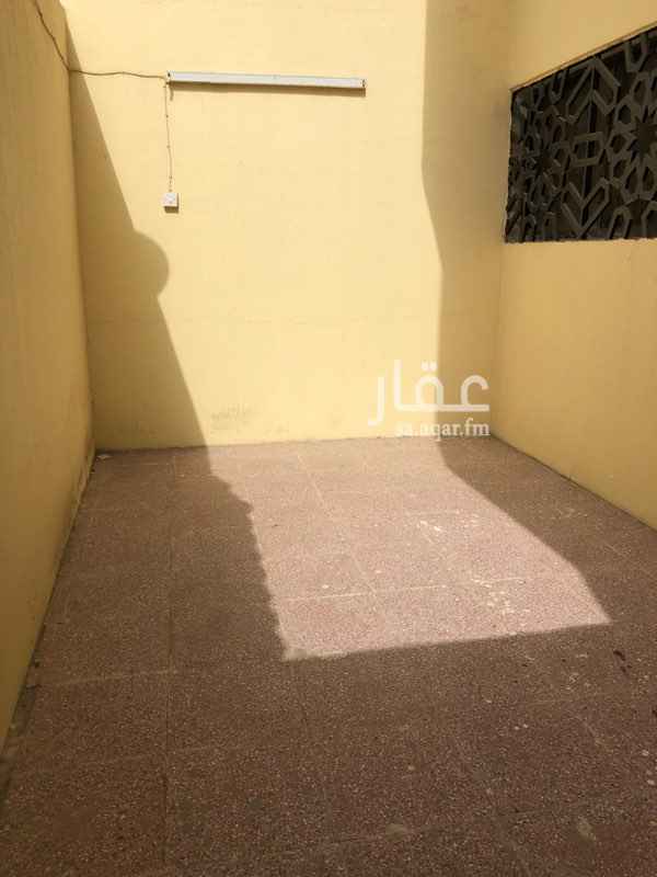 1636421 شقة اربع غرف ودورتين مياة وحوش مستقل ومدخل مستقل