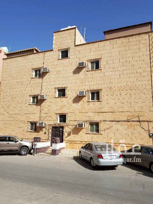 1281049 للايجار للعوائل فقط..
شقة غرفتين وصالة ومطبخ وحمامين، المكيفات والمطبخ راكب.
للمفاهمة 0503686442