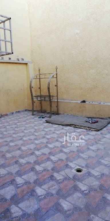 1393499 خلف منتصف العجاجي بحي الهلال قديم ومرمم خمس غرف فوق واربع تحت وحوس