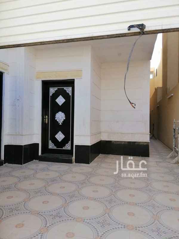 1560495 السلام عليكم
يوجد فيلا درج داخلي بحي الرمال الواحه
الفيلا وسيعه كلها ديكور
السعر 35الف دفعتين
او
3300ريال شهري