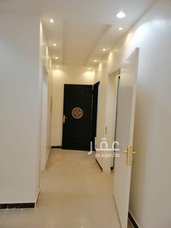 1584482 للايجار شقه بحي الرمال التعمير
الشقه الدور الاول
غرفتين نوم ومجلس رجال وصاله ومطبخ ودورتين مياه
الشقه كلها ديكور
شارع 30 بتعمير
ملاحظه الموقع غير دقيق
