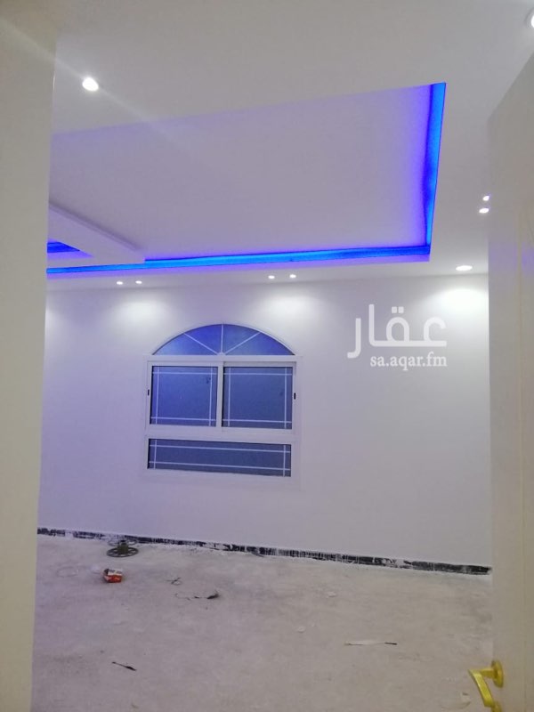 1584565 للايجار فيلا درج داخلي بحي الرمال مخطط الواحه
للايجار فيلا درج داخلي بحي الرمال مخطط الواحه
الي تحت:
مشب رجال....مجلس رجال....مقلط....صاله.... غرفه كبار السن....
الي فوق:
اربع غرف نوم كبيره وصاله فوق.
السطح :
غرفه شغاله. ودوره مياه
البيت كله ديكور فخم