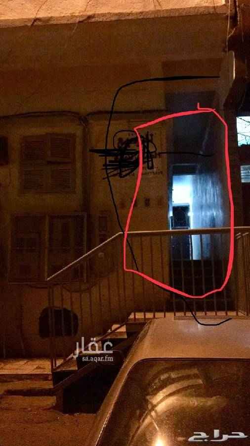 1463846 بيت شعبي في الطايف حي الشهداء الجنوبي قريب من مطعم هرمان خلف مستوصف السلامه ربع اعمى بمعني ماله واجهه على الشارع موضح في الصوره مدخل البيت زقاق يعني في بيت قدامه بعدين البيت وراه المساحه 58م دورين الدور الاول غرفتين ومطبخ وحمام والثاني غرفتين وحمام وصاله صغيره البيت بصك الكتروني البيت مؤجر ب 500شهريا 6000في السنه المطلوب 100الف قابل للتفاوض البسيط الي حاب يعرف تفاصيل اكثر يتصل عليا 0537300988