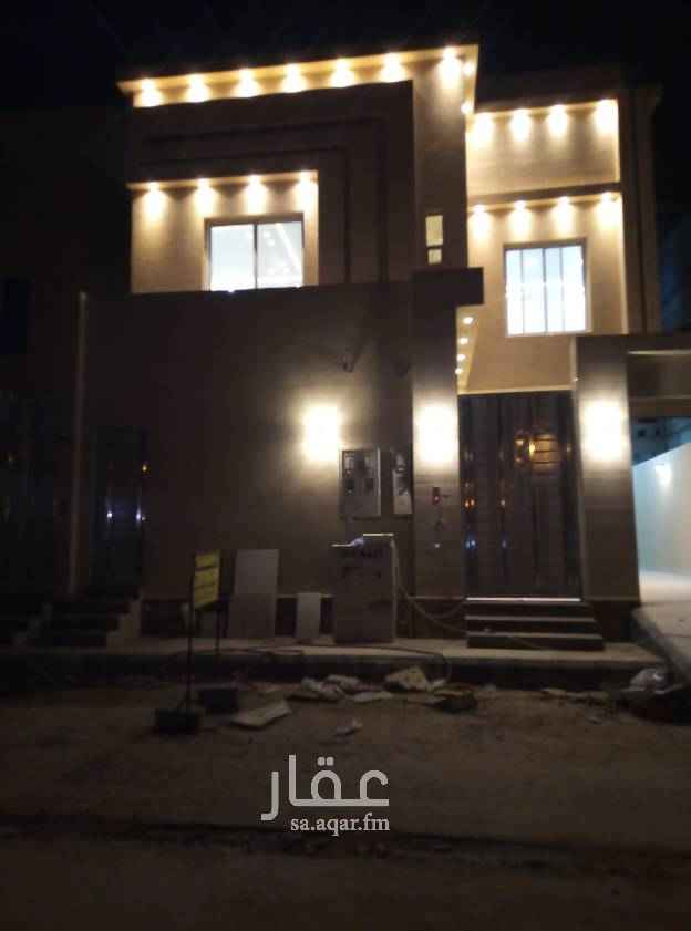 1599325 فيلا للبيع في النرجس القمرا 5تكون الفيلا من الدور الأرضي درج صاله مع شقتين مجلس ومقلط واستقبال كبير ومطبخ موس مصعد ملحق خارجي مدخل سياره وغرف السواق الدور الأول يتكون ثلاث غرف نوم وصاله ومطبخ الشقه 3غرف نوم ومطبخ المساحه 325