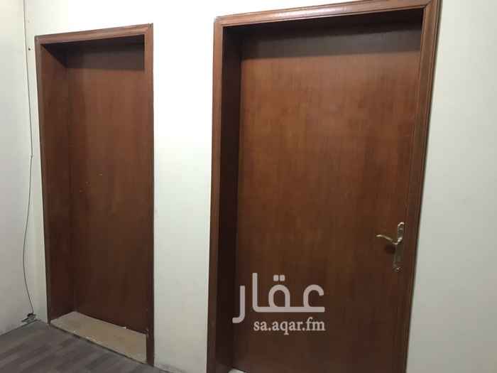 1699168 شقة دور اول مدخلين المدخل 1 مجلس ومقلط ودورة مياه / مدخل 2 صالة ومطبخ وغرفتين نوم ودورة مياه (( امكانية الايجار الشهري 1800 ريال ))