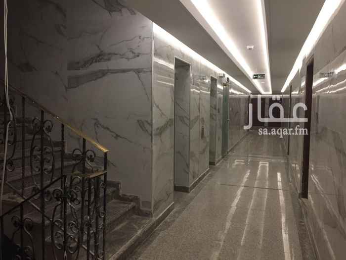 1290505 مكتب مساحته ١٠٠٠م٢ بحي المحمدية يقع على طريق الملك فهد ويتوفر بدروم مواقف ويمتاز بقرب محطات المترو وقربه من الاماكن والطرق الحيوية ( طريق الملك عبدالله وطريق الامام سعود - المركز المالي - مدينة الاتصالات وتقنية المعلومات- هيئة سوق المال-بنك الامارات الوطني) والمبنى مجدد بالكامل (ملاحظة:- السعر بالاعلان يمثل ايجار ٣شهور ) يوجد امكانية تشطيب وتأثيث وتكييف المكتب.