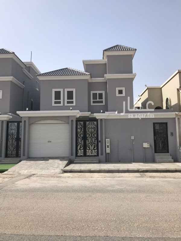 1506437 للاسجار فله بحي الخزامى تشطيب فاخر وموقع مميز
المساحة: 375 م
الفلة مكونه من دورين ونصف:
الدور الاول يحتوي على مجلس ومقلط ومطبخ وصالة ومجلس نساء وغرفه نوم و٣ حمامات ومخزن
الدور الثاني يحتوي على ٤ غرف ماستر ومطبخ وصالة ومخزن
الدور الثالث غرفتين وحمام وبوفية صغير وغرفة خادمة وغرفة غسيل
كما يوجد غرفة للسائق وكراج.
علماً ان المطابخ راكبه وايضاً المكيفات من نوع قري سبع نجوم راكبه.
الاجار السنوي ٩٠ الف (تسعون الف)
للتواصل: 0533568899 المالك