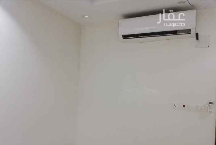 1750688 شقة عزاب فاخرة ونظيفة للايجار الشهري والمواصفات كالتالي:
١- تحتوي على غرفتين وصالة.
٢- مطبخ جاهز.
٣- مكيفات سبيلت ذات جودة عالية.
٤- تقع في حي طويق نهاية شارع بلال بن رباح مع طريق مكة قريبة جدا من المخرج.
٥- الساكنين مختارين بعناية ويميزها الهدوء.
٦- جميع الخدمات قريبة جدا من صراف ومحطة ومغسلة وسوبرماركت وحلاق وغيرها.
٧- شامل الكهرباء والماء.
٨- يوجد عامل للتنظيف وتقديم المساعدة للساكنين.
نرجو عدم الاتصال الا بالمكتب.
للاتصال فقط مكتب العقار جوال 0565845475