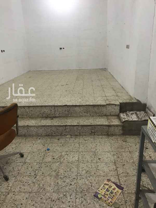1742827 مستودع للايجار 9&4 ويوجد مكيف اسبلت ..
والسعر قابل لتفاوض..
