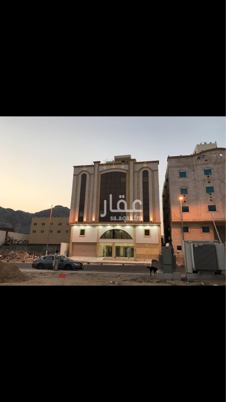 1696300 عمارة جديده مكونه من 50 غرفه كل غرفة بحمام مستقل
يوجد عدد 2 مصاعد فوجي
السوم 7600000 ريال