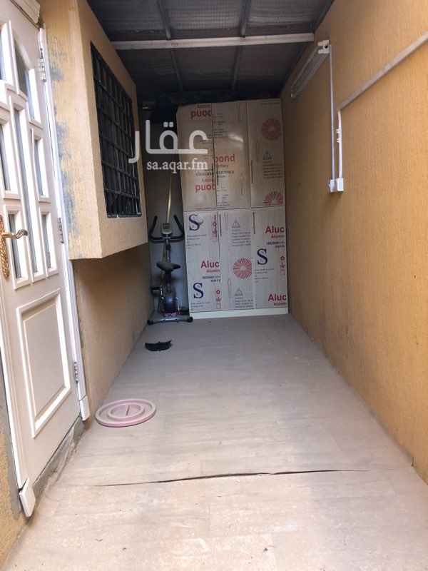 1559252 شقة بمدخلين من ثلاث غرف وصالة
راكب المطبخ والمكيفات
السكان ملاك للشقق
اضافة رسوم سنوية 1200
للتواصل 0 50 126 8923