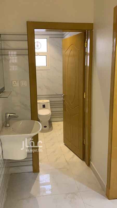 1695437 شقه وحده فقط ولها مدخل خاص مستقل وعداد كهرب مستقل والغاز له تسليك تحت الدرج . والشقه بالاعلى لها مدخلين باب صاله وباب المجلس
