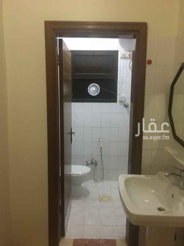 1699672 دور علوي ثلاث غرف نوم مجلس مقلط صاله ومستودع ثلاث دورات مياه