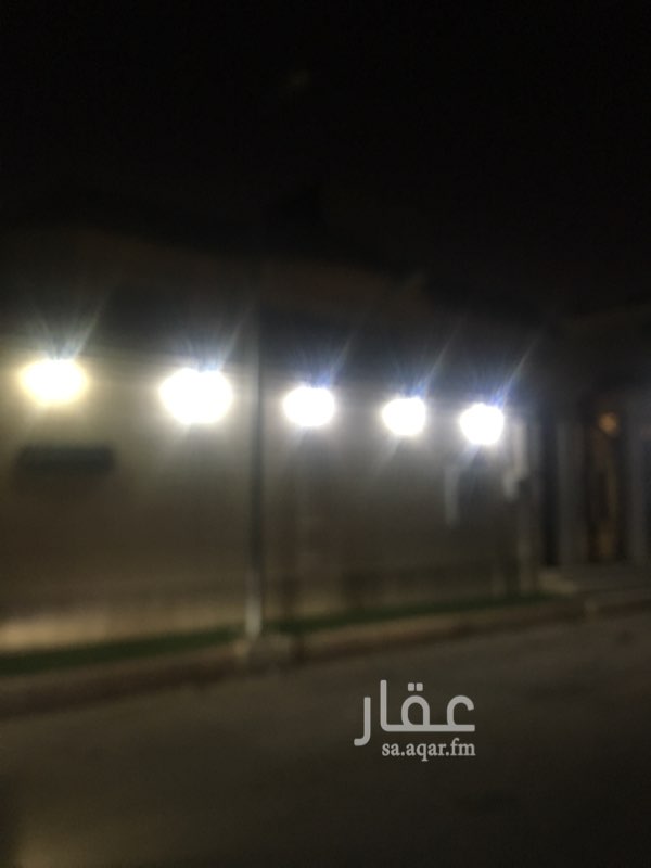 1747499 فله على ثلاثه شوارع جميع الخدمات موجوده قريبه من المسجد يوجد ثلاث شقق كبيره
الموقع حي الخليج وليس الموقع كم في الخريطه