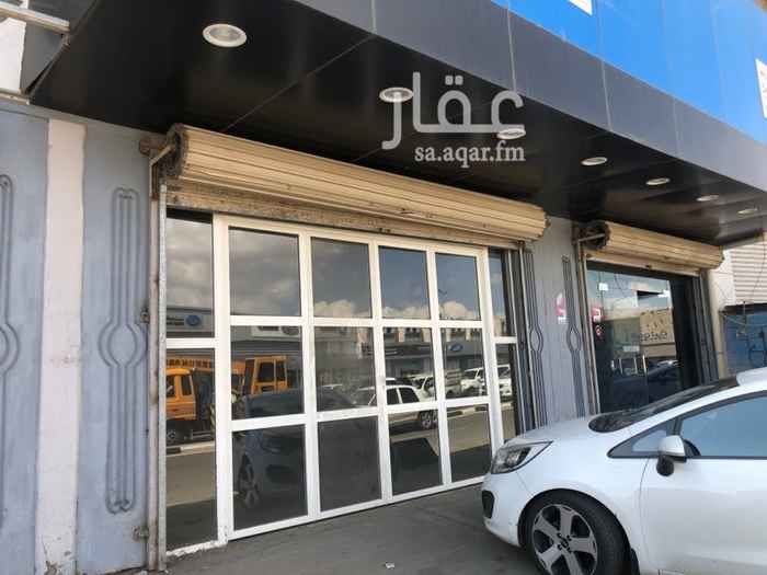 1263618 المحلات أمام شركة الحاج حسين رضا
الموقع تجاري يوجد مواقف سيارات
كما يوجد محلات عباره عن ثلاث فتحات ويوجد مكتب استقبال ومطبخ خاص ودورت مياه وعداد كهرباء خاص في المحلات وغرفتين سكن متصله مع بعضها مجهز لاصحاب التلميع والتضليل الحراري
ويسمح بعمل أي نشاط اخر
على حسب الشروط المتفق عليها وقت التأجير
