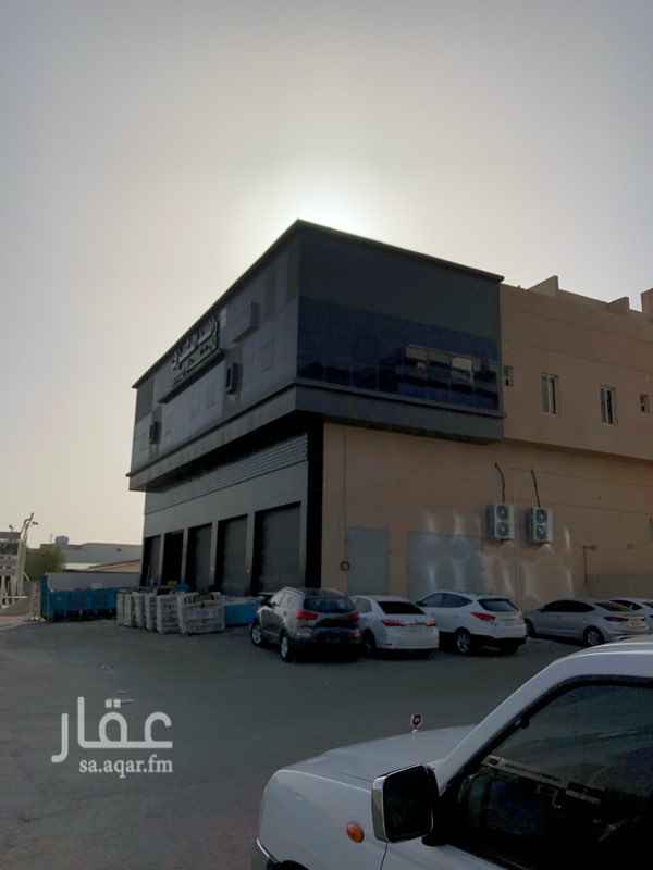1566935 مكتب جاهز باركية وفواصل زجاج ودورة مياة وبوفيه في الدور الاول