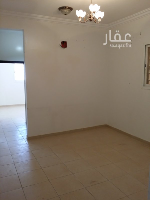 1486175 شقه في فيلا مع سطح من داخل الشقه
عداد كهرب مستقل
قريبه من الخدمات والحديقه
3 غرف
صاله
مطبخ
2 حمام