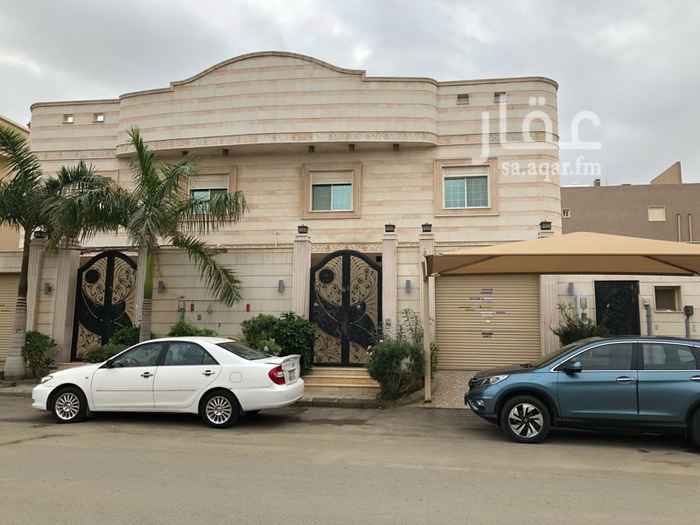 1400639 الدور الارضي: صالون وحمام ضيوف مع مغسلة ديلوكس خارج الحمام. غرفة طعام. صالة جلوس للعائلة ومطبخ وحمام.
حوش من ثلاث جهات ومسبح خلفي ونافورة ودش استحمام.
الدور الاول: اربعة غرف نوم. كل غرفة بحمام خاص. غرفة النوم الرئيسية كبيرة بحمام كبير به جاكوزي.
دور الملحق: غرفة كبيرة وغرفة خادمة بحمام وغرفة غسيل.
جميع الغرف والصوالين والصالات مجهزة بمكيفات اسبليت.
سكاي لايت فوق بيت الدرج.
مطبخ مجهز بالدواليب.
مساحة البناء ٤١٧ متر مربع
باب قراش اوتوماتيك
شترات في كل البيت وشتر اوتوماتيكي للباب المطل على المسبح