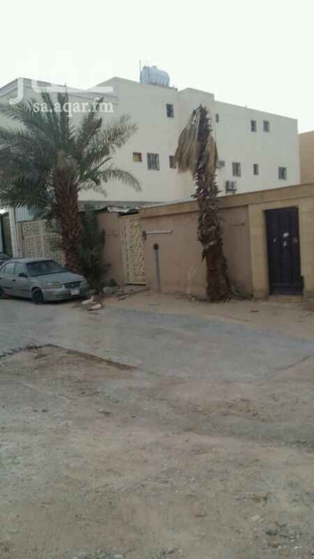 1678018 استراحة قائمة يوجد ماء وكهرباء ومقسمة ألى شاليهات