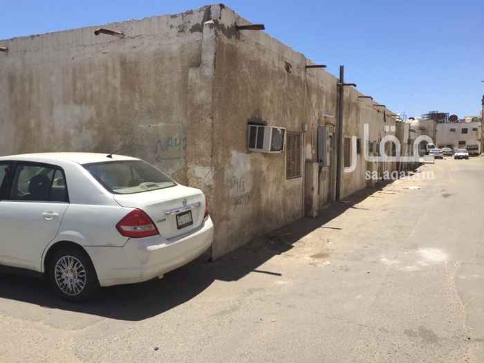 1508363 بيت شعبي مساحته 20/ 15
يتكون من شقتين من 3 غرف و 2دورت مياه وصاله ومطبخ
و شقتين من 2 غرفتين و 1 دورت مياه وصاله ومطبخ
و 4 عدادات على شارعين مساحته 10 في 10 و تحليه
دخله الشهري 3000 ريال