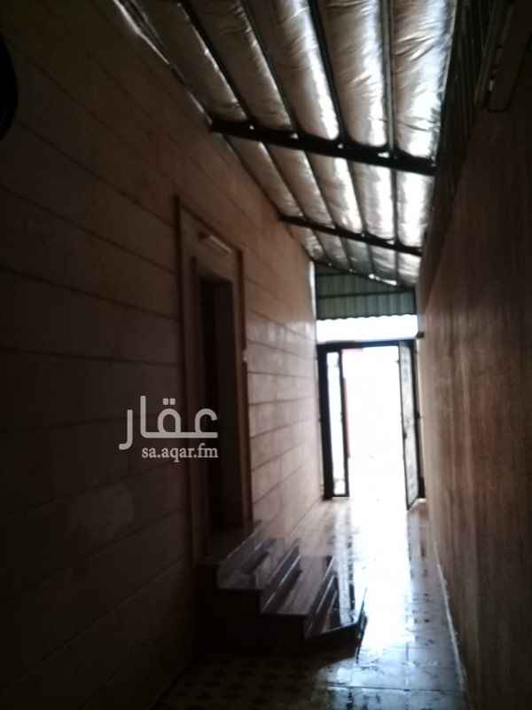 1724683 شقة للايجار دور ارضي في مخطط الرانوناء -بالهجرة
٥غرف+٣حمامات+مطبخ ومخزن صغير + صالة
للتواصل : 0592218391