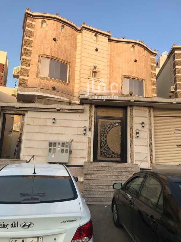 1715117 شقة مكونة من غرفتين غرفة نوم رئيسية بدورة مياه مستقلة و غرفة اخرى و صالة و مطبخ و دورة مياه اخرى و بالامكان اضافة سطح مع الشقة.