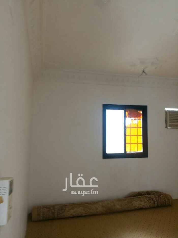 1296563 ما شاء الله تبارك الله عمارة دور مسلح شرحه على نظام استراحه أربع غرف من غير المنافع مع مجلس ومشب مستقل الفناء فقط سيراميك مساحته 400م كما يوجد مساحة 200 م شرقية عليها بيانات موقع لمحلات تجارية مع قرب جاهزية المخططات لها طبعا مسورة مسلح بالكامل العمارة مع الفناء مع موقع المحلات واصل ماء مشروع وكهرباء مستقلة ومدخل سيارة على شارعين ومواقف وشكرا