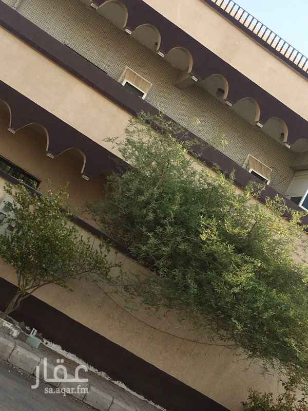 1632687 فيلا للإيجار بالكامل في حي البركه الجرف الشرقي يتكون كل دور كالتالي
5 غرف بمساحات كبيره
صاله معيشه كبيره
3 حمامات
مطبخ خشب
جميع الغرف توجد بها مكيفات اسبيلت وشباك
جميع الغرف بها ديكورات جبسيه
جميع الغرف تم اعاده دهانات جديده من شركه جوتن
الموقع قريب من جميع الخدمات ومن الشارع الرئيسي