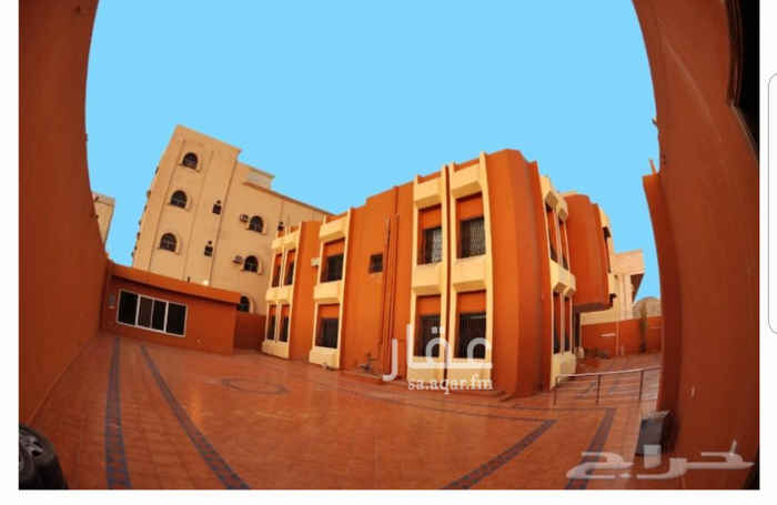 1326864 فيلا كبيرة للإيجار :مساحة 900متر الارضي صوالين استقبال و طعام و مكتب ومطبخ سرفيس و غرفة ضيوف ،
الدور الأول :غرفة نوم رئيسية +3 غرف نوم ،صالة معيشة كبيرة ،مطبخ ،غرفة غسيل او مخزن ،مصعد،ملحق خارجي غرفة سائق خارجية
الموقع العوالي شارع الافتخار بجوار مجمع المدارس https://goo.gl/maps/AhatGADn1wL2