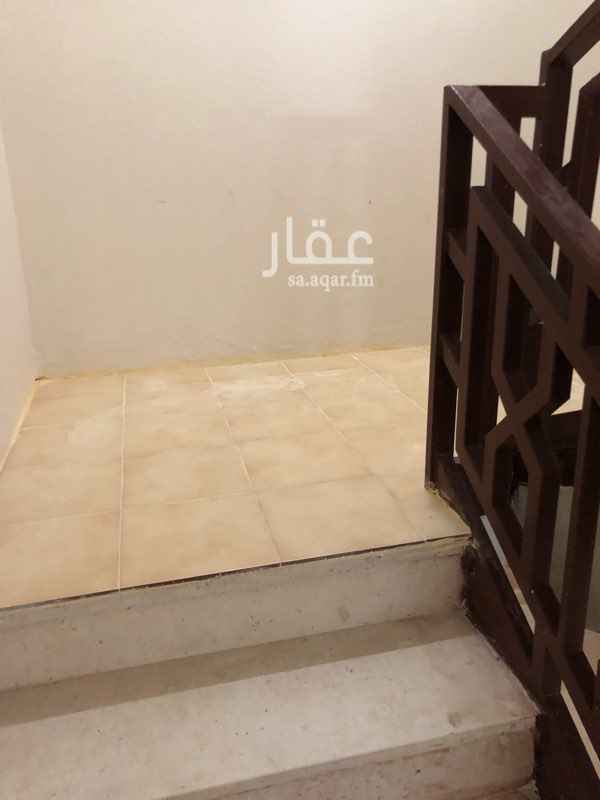 1537352 مدخل مستقل مطلوب عائله صغيره لاتزيد عن طفلين. اجار سنوى لايوجد سطح