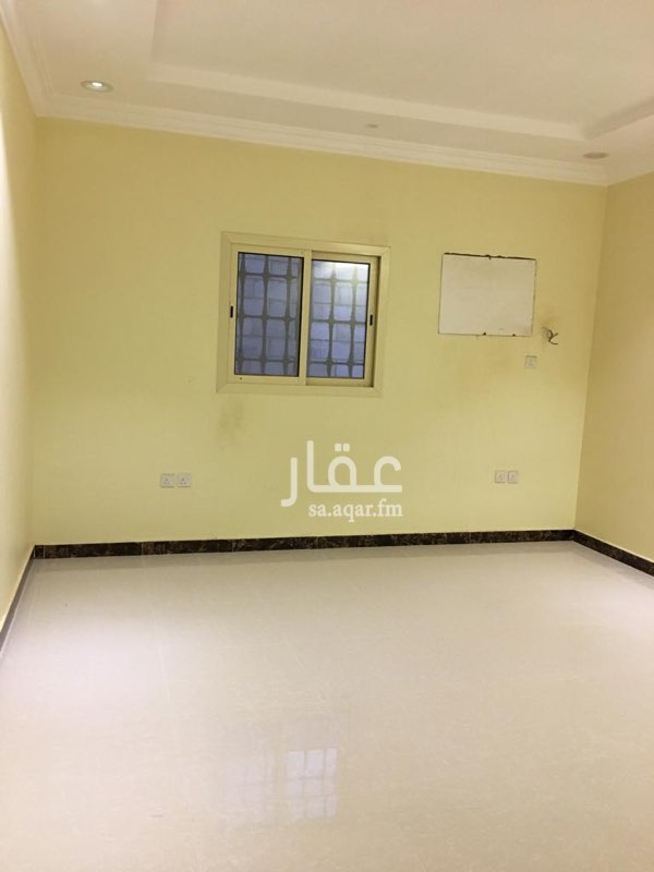 1692211 شقة عوائل مجلس وصالة وغرفتين مدخلين وسطح ومطبخ غير راكب بدون مكيفات (شباك)
قربية من طريق الملك سلمان